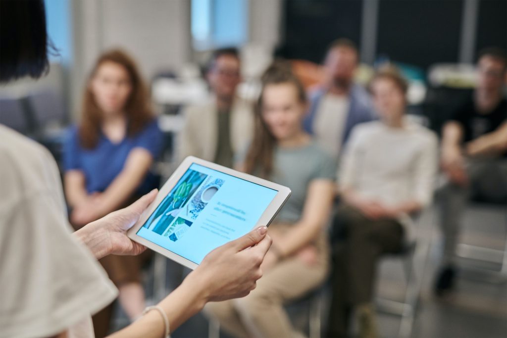 Mitarbeiterschulung-scaled Mitarbeiterschulung-scaled